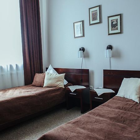 JJ Hotel Vynohradiv Buitenkant foto