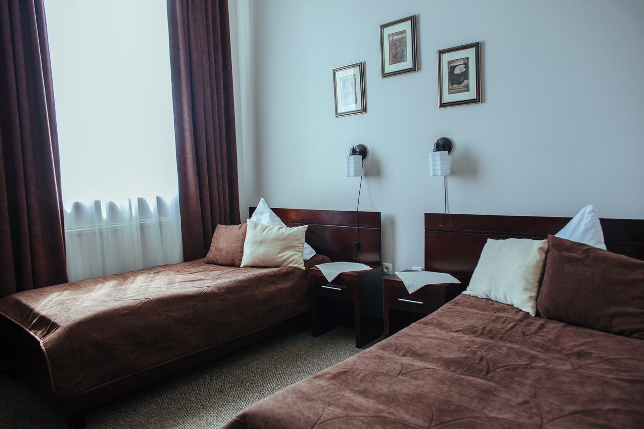 JJ Hotel Vynohradiv Buitenkant foto