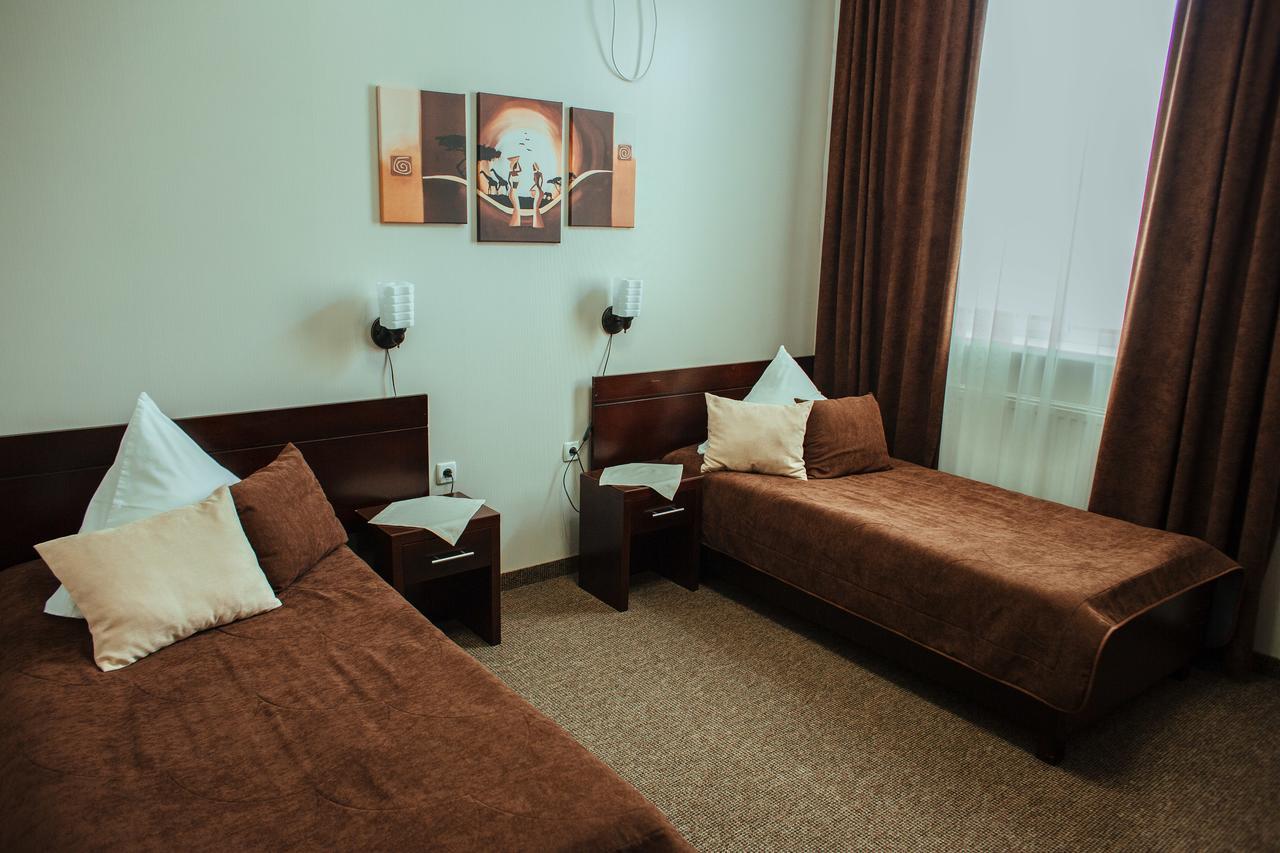 JJ Hotel Vynohradiv Buitenkant foto