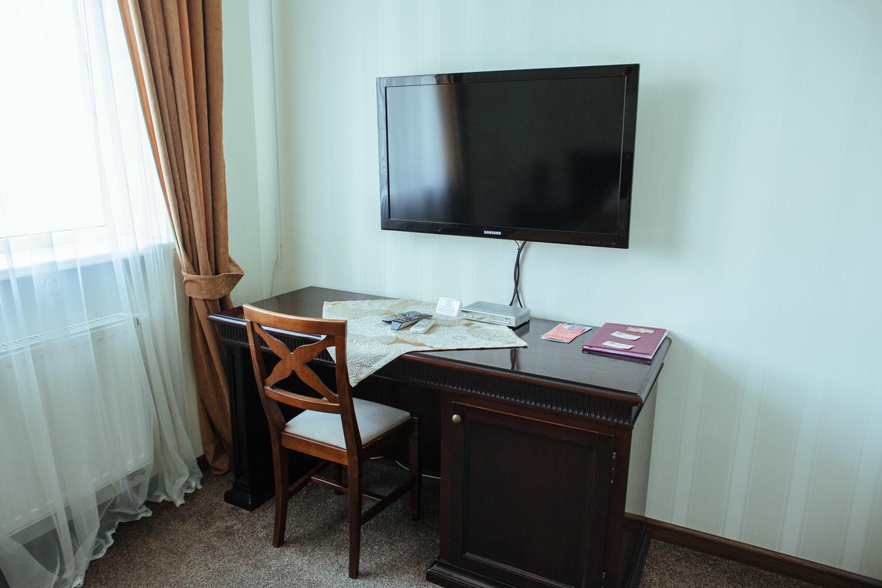 JJ Hotel Vynohradiv Buitenkant foto