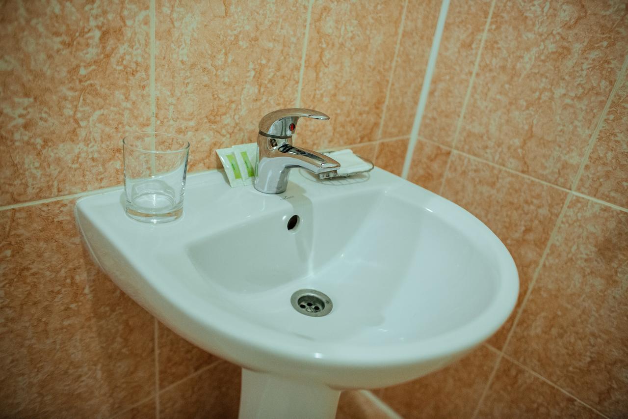 JJ Hotel Vynohradiv Buitenkant foto