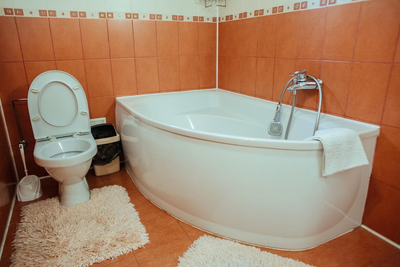 JJ Hotel Vynohradiv Buitenkant foto