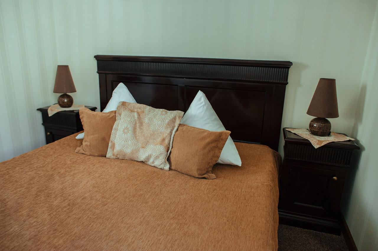 JJ Hotel Vynohradiv Buitenkant foto