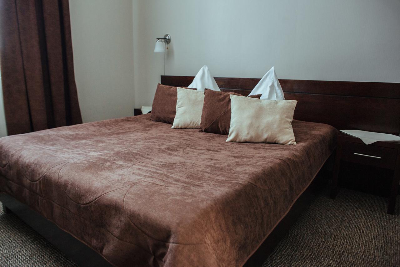 JJ Hotel Vynohradiv Buitenkant foto