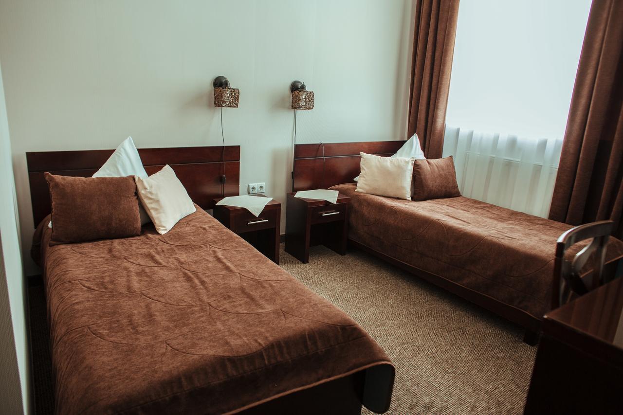 JJ Hotel Vynohradiv Buitenkant foto