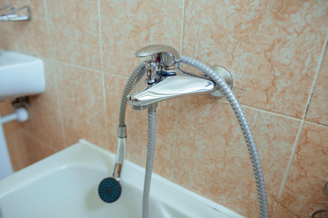 JJ Hotel Vynohradiv Buitenkant foto